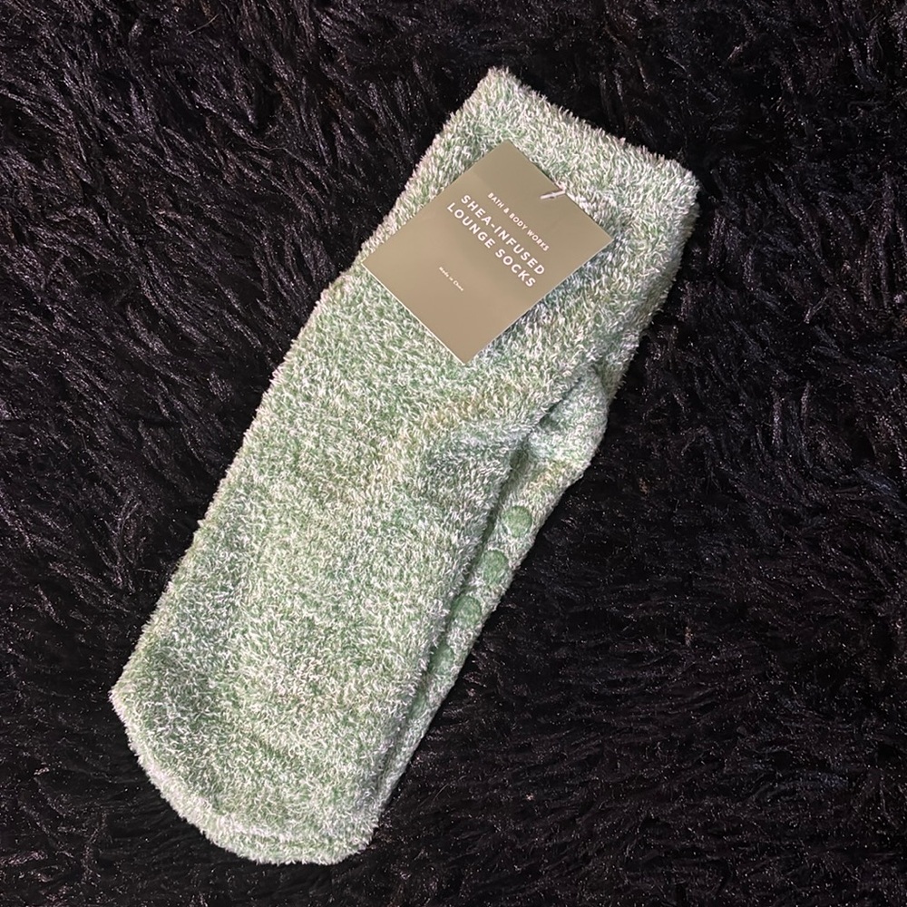 Shea-infused lounge socks